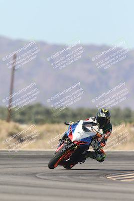 media/Oct-30-2025-Racers Edge (Thu) [[dabbdaf680]]/3-B Group/Session 4 Turn 16/